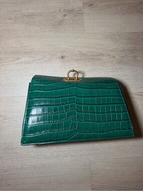 Songmont Green Croc-Embossed Shoulder Bag with Gold-Tone Clasp